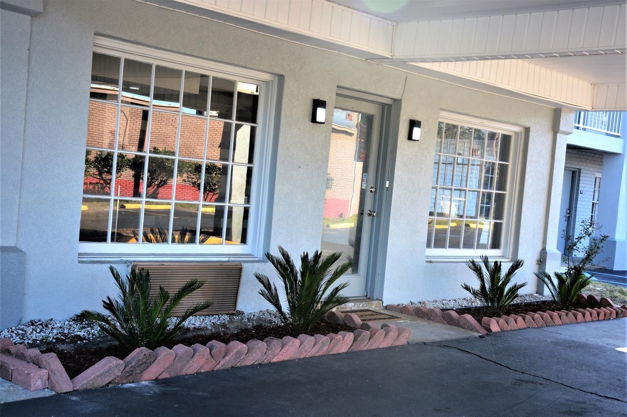 Travelodge By Wyndham Walterboro Exterior photo