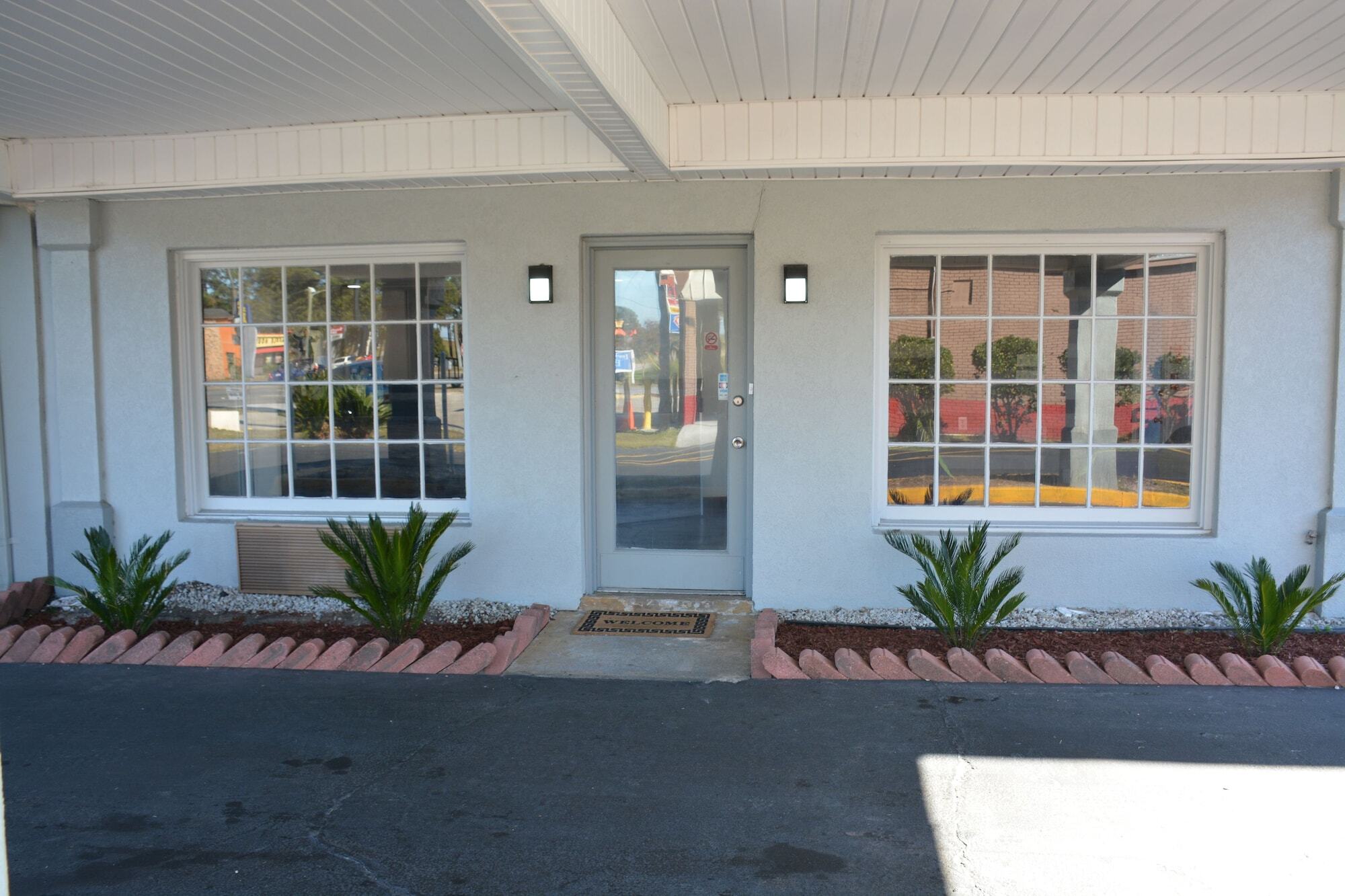 Travelodge By Wyndham Walterboro Exterior photo